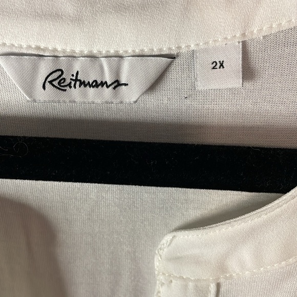 EUC Reitmans white top with shoulder ruching detail - Picture 2 of 4